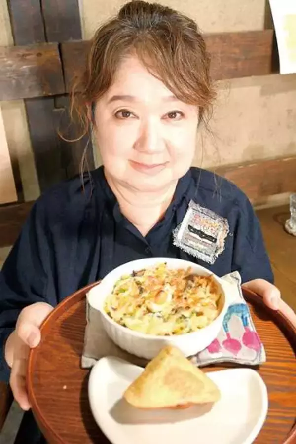 ご当地グルメの進化系　埼玉・本庄　納豆ピザライスを油揚げで包んだ新名物「ピなり」誕生　片手で食べられるテイクアウト向け　1個180円で販売