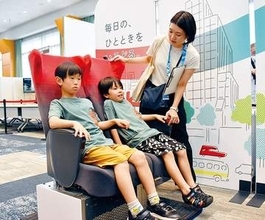 鉄分補給に多くの鉄道ファンが…西武鉄道、埼玉・所沢で鉄道博覧会　沿線の変化、路線図や駅舎の写真で振り返る　新宿線に導入を予定の新車両「トキイロ」、座席の試作品を展示…着座体験も　18日まで