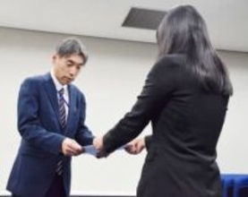 絶対に許さない…小4死亡、情報提供を求める母「やれることは全部やる」　逃げた運転手を探し「残り3年10カ月」、法務省へ向かった母“時効撤廃”求める　署名は18万7439筆に