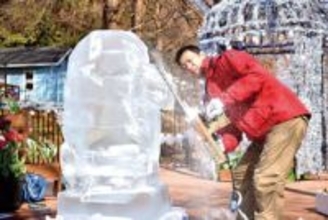 ムーミンのキャラ、氷の彫刻で　埼玉・飯能のムーミンバレーパーク　かわいらしい顔の表情や体の毛並みまで細かく表現　23日にも実施予定