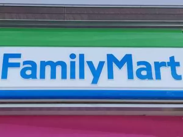 ファミマ、実は埼玉発祥…1号店は狭山　創立45周年で感謝　ご当地ソックスとステッカー発売　埼玉版はサクラソウと草加せんべいをモチーフに
