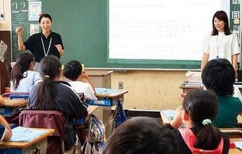 【連載】さいたま市の英語教育　日本人の英会話講師が支援　「現場の先生の関りカギ」