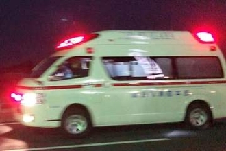男性死亡…病気で倒れ、バイクがひいたか　帰宅中だった会社員　バイクの男逮捕、救急車が到着後に去った疑い　救急車を呼ばず「気付くのが遅れて人をひいた。救急車など手配し、救護に協力した」