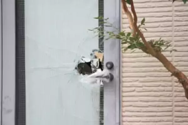 夫婦衝撃…自宅で襲われる　夜にドンドンと窓を割られ悲劇　その後、捕まった闇バイトのリクルーター男…法廷で「実行犯と同じ扱いに納得できない」　指示役の代わりに実行役を激励か「ベテランがいるから大丈夫」