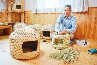 「猫つぐら」？…「置いた瞬間、猫が入りました」と喜びの声が　雪国の民芸を自宅で　埼玉・久喜の太田さん　動物愛護で絵本も