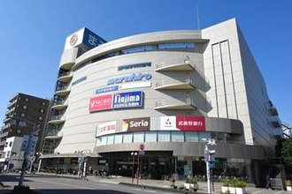 ヤオコー、埼玉108店目をオープン　駅から10分、近くに国道　店舗面積は2038平方メートルで広大、駐車場は800台　生鮮食品、店内製造の惣菜・パンなど充実