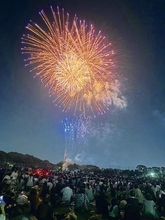 7年ぶりの大輪に大歓声…草加で納涼大花火大会　目玉は「ハイパースペシャルスターマイン」　2カ所から打ち上げ、視界いっぱいに広がる160連発