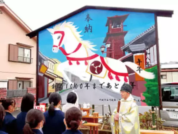 中学生が制作「ジャンボ絵馬」　来年の干支「午」をモチーフ　埼玉・川越の川越八幡宮　テーマは「川越に馬が来た」