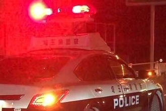 信号待ちの軽乗用車にバイクが追突…女性が負傷　酒気帯び運転の疑いで警備員の男を逮捕　助手席の20代息子が110番　基準値超のアルコール検出「間違いありません」と認める