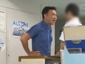 うるせえ、辞めろ…怒鳴った議員、失職し逮捕　「事件に関与した」と投稿か、名誉毀損で裁判へ　失職前、市幹部には暴言「犯罪者はここにいちゃいけない」…陳謝を求められ市長を威圧「嫌がらせ。対決したい」