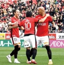 ＜J1浦和＞J1通算500勝達成　川崎に4―0、今季最終戦飾る　7年ぶりホーム最終戦での勝利　今季で退団のチアゴサンタナが追加点　根本はプロ入り初得点