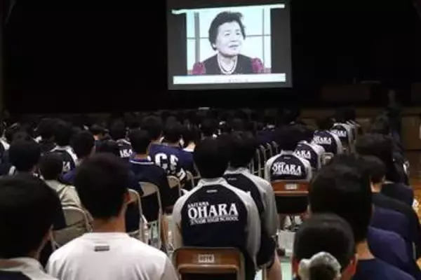 ひめゆり学徒隊を学ぶ　元学徒の長男、亡き母の体験を語る　生徒「戦争の悲惨さ、悲しさ、重さを受け止めたい」　浦和西高と大原中が平和学習