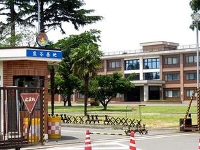 自衛隊の新人女性隊員14人が熱中症で搬送…炎天下の行進訓練中に次々と体調不良　午前6時半に出発、約13キロ歩いた地点で異変　埼玉・熊谷では今年初の猛暑日35.1度を観測