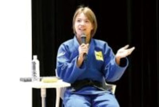 「オリンピックは酷。次の日の調整練習では柔道着が着られなかった」パリでの衝撃を振り返る　埼玉の中学校で東京オリンピック柔道金メダリストの阿部詩選手がトークショー　自分の挫折や努力を振り返り生徒にエール