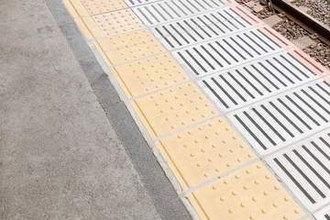 東武東上線で人身事故　男性死亡…急行列車にはねられる　午後1時前、柳瀬川駅の構内で　列車は上下51本が運休、最大1時間54分の遅れ…1万8千人に影響