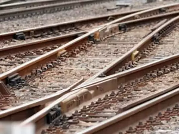 JR高崎線で人身事故　男性死亡…列車にはねられる　夜の線路で　最大1時間49分の遅れ　下り線にいた男性、身元は不明