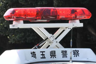 息子が硬膜下血腫…「言うことを聞かない」と暴行した男逮捕、傷害の疑い　勤務先の施設に入居する男性、凶器で殴られ負傷　「階段から転落した」と説明していた男、今は会社員「頭にきて」