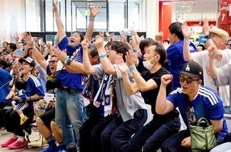 サッカーW杯、DF・渡辺剛選手の地元・越谷でPV　元プロサッカー選手の市長も来場　「史上最強」日本代表、チュニジアに快勝　サポーター、拳を突き上げ喜びを爆発　「次戦も油断せず勝利を」「決勝に進んで」