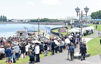 越谷レイクタウンで記念セレモニー　水辺を身近に楽しむ新エリア…東京ドーム1杯分の水を貯留できる調節池の河畔に誕生　オープンを祝う大勢の来場者でにぎわう