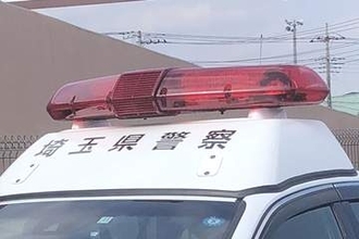 女性死亡…大型トラック、敷地から出ようとバック　歩いていた女性と衝突　搬送先の病院で死亡を確認　現場は見通しの良い直線道路