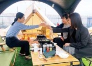 丸広川越店、屋根付きBBQ…子どもから大人まで、駅近でアウトドア体験を　ビアガーデン以来8年ぶり、屋上でのイベント　まるひろ上尾SCで人気、購入した食材の持ち込みプランも