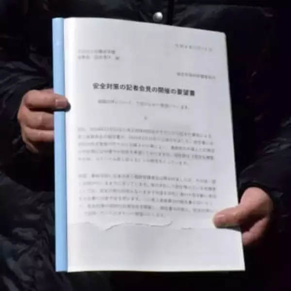 高2死亡…高校グラウンドで生徒ら運転、横転した車に挟まれる　学校の安全対策など求め、保護者有志が要望書　学園側は受けず「マスコミが来た。静かな場で話し合いを」　保護者側「今後も訴え続ける」