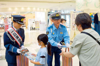 アリオでキャンペーン　来店客に啓発品配布　夏の交通事故防止運動で中学生　一日警察署長に　埼玉・深谷