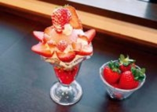 「明日も頑張ろう」とパワーチャージ　埼玉・東松山の「丘の上のカフェHeuvel」お薦めの「いちごパフェ」　　甘みや酸味など、品種の特徴に合わせたパフェ　今後は埼玉オリジナルのイチゴ「あまりん」のパフェも登場予定