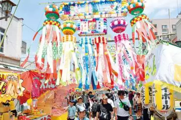 関東三大、埼玉・狭山にも…夏の風物詩「入間川七夕まつり」開催　風になびく手作りの飾り、来場者を魅了　色とりどりの短冊には子どもたちが願い「テストで100点」「世界中が平和に」