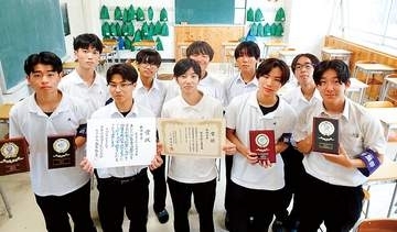 埼玉県立松山高校・新聞部　全国総文祭で4年連続最優秀賞　部員200人の大所帯　分業制による年間約130回の発行実績が評価　「楽しく作る」その先に快挙