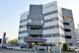 暴力団幹部を逮捕、殺人未遂の疑い　男性がつかんでいる車を発進、振り落とし逃走　男性は頭蓋骨骨折などの重傷　直前に男性の車と事故、立ち去ろうとして男性が車をつかむ　殺そうとは思わなかったと話す58歳