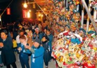 幸せ呼ぶ熊手　響く手締め　埼玉・大宮氷川神社で年末恒例の「十日市」