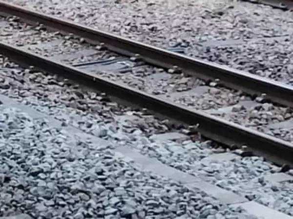 JR川越線で人身事故　21歳の男性死亡…午後6時半前、駅で電車にはねられる　最大1時間22分の遅れ　約2500人に影響