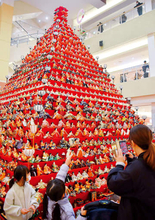 日本一…高さ7メートルのピラミッドひな壇が登場　31段にひな人形が1631体　鴻巣でびっくりひな祭り始まる　3月7日まで