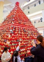 日本一…高さ7メートルのピラミッドひな壇が登場　31段にひな人形が1631体　鴻巣でびっくりひな祭り始まる　　3月7日まで