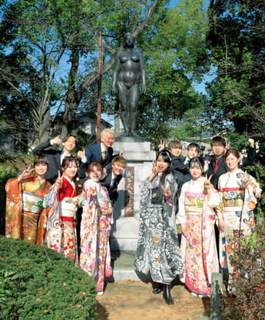 「成人の日」に埼玉各地で式典　成人式発祥の地、埼玉・蕨では80回目　さいたまスーパーアリーナには9300人が集まる　さいたま市は来年の「二十歳の集い」は埼スタ開催を検討