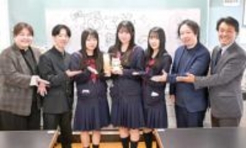 川越西高の生徒が提案…ジュースに川越いものアイスとモナカを乗せたソーダ　新メニュー「玉ちゃんソーダ」　ときがわの日帰り温泉施設で提供　20日から　モナカには急きょ変更、お披露目会で語られた裏話とは