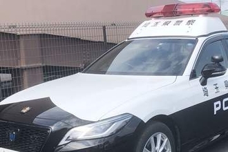 白骨遺体、座った状態のまま発見…農作業男性が110番通報　現場近くに軽自動車で暮らすホームレスの目撃情報も　争った形跡なし　所持品なく身元不明