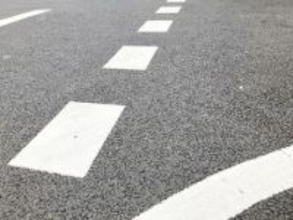 懲戒処分…バイクで男性を骨折させた主事　朝の交差点で衝突　自転車に乗っていた男性、右折バイクが突進し悲劇　罰金30万円の主事は消防局職員32歳