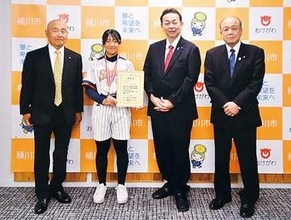 埼玉の中学生すごい…中学女子ソフトボールの全国大会で準優勝　チームを勢いづかせた1番打者　準優勝に貢献した桶川東中の3年生、市長を表敬　大会の出場と結果を報告