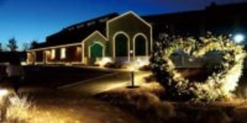 ハート形のイルミも…バレンタインに登場　鶴ケ島の公園　LEDで日暮れに浮かぶ、機関庫やレールの軌道