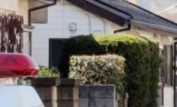 怖い…寝る会社役員夫、自宅で襲われる　深夜に複数人が部屋に入って暴行、現金を強奪　複数の男、現場付近に止まっていた車内に　埼玉県警、関連を捜査