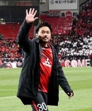 ＜J1浦和＞本気の試合をやりたい…背番号30が完全燃焼　興梠慎三、ライバル鹿島と引退試合　前半9分に先制点　最後の雄姿、3万人が見守る