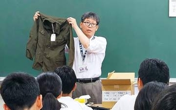 中学生が熊谷空襲学ぶ　「戦争は絶対駄目」　国民服やモンペ、防空頭巾間近に　焼夷弾約8千発、国内有数の爆撃密度