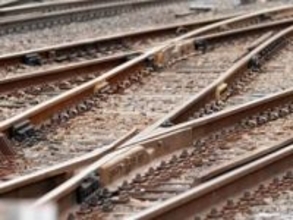 東武線で人身事故　男性死亡…電車にはねられる　夜の線路で　気付いた運転士が急ブレーキ、最大92分の遅れ　周辺に住んでいた男性、身元が判明…病院で死亡を確認