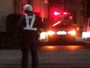 夜の住宅街で路上強盗…男性、財布を奪われる　後方からいきなり羽交い絞め、顔面殴られ投げ飛ばされる…30～40代の男、身長170～175センチぐらいの中肉　走って逃走