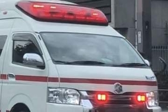 バイク男性が死亡、仕事中に…車と衝突　病院で死亡確認　明け方の交差点で事故　出勤途中の男逮捕、違反の疑い　信号機、一時停止の標識なし