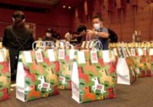 初売りへ準備進む　熊谷の八木橋百貨店　新春恒例の福袋に商品詰め込み