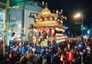 24万8千人の見物客が酔いしれる　冬空焦がす熱気と興奮　秩父夜祭　豪華絢爛な屋台と笠鉾が市街地をさっそうと曳行　スターマインや尺玉など4千発以上の花火も