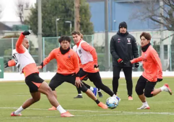 ＜J1浦和＞21日の横浜M戦へ向けて公開練習　渡辺「積み重ねられているとは感じている」　28日のホーム開幕戦はチケット5万枚を発券